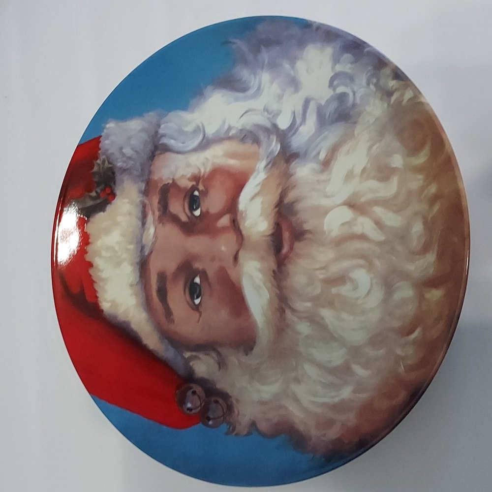 Santa Plate By New Seasons over 8 inches